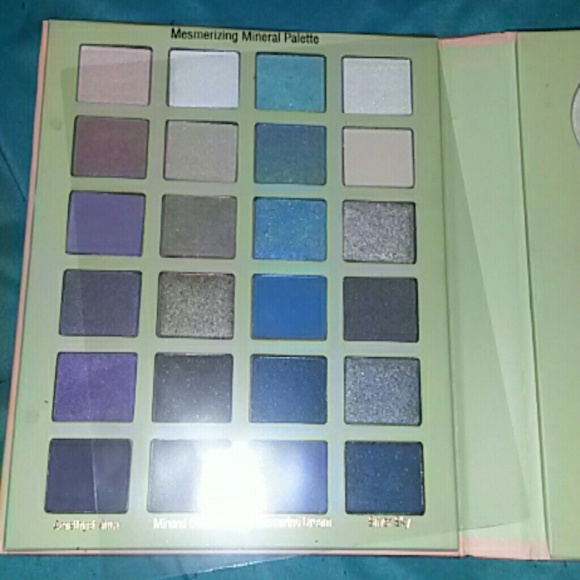 NWOT Pixi ultimate beauty kit 4th edition - Picture 2 of 5